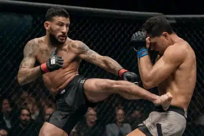 Махачев подтвердил превосходство в UFC — лучшие кадры боя в Филадельфии